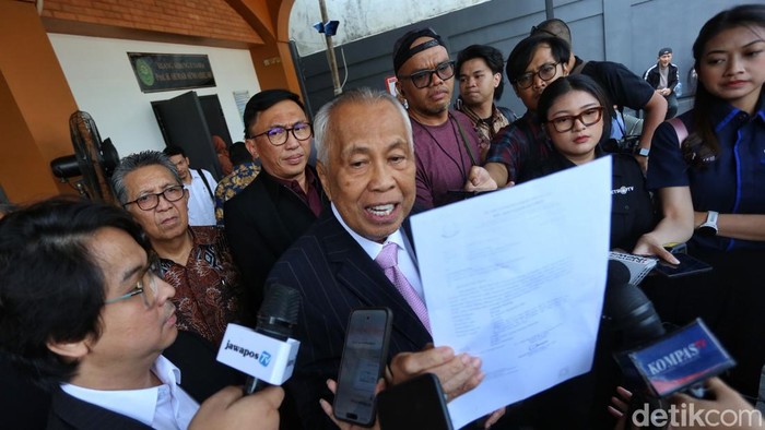 Hakim Pengadilan Negeri Jakarta Selatan kembali menolak permohonan praperadilan yang diajukan mantan Wakil Kepala Badan Gizi Nasional (BGN) Lodewyk Pusung, Senin (14/9/2026). Penolakan tersebut menjadi kali ketiga gugatan praperadilan Lodewyk kandas.