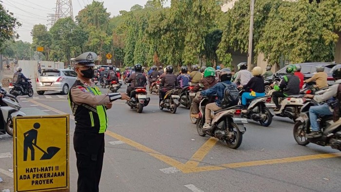 Ada Proyek Galian, Lalin di Halim Arah Cawang Macet Pagi Ini