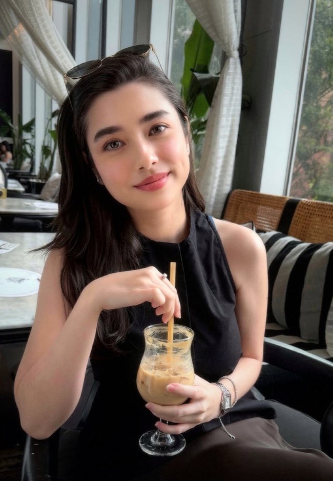 Belakangan nama Amanda memang beberapa kali digosipkan memiliki kedekatan dengan presenter senior Andre Taulany. Hal itu dikarenakan keduanya beberapa kali terlihat tampil berdampingan. Banyak netizen yang kemudian ikut menjodoh-jodohkan Amanda dan Andre. Foto: Instagram/@amandarigby6