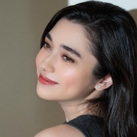 Amanda dan Andre diketahui memiliki jarak usia yang cukup jauh, yaitu 18 tahun. Tahun ini Andre berusia 52, sementara Amanda 34 tahun. Foto: Instagram/@amandarigby6