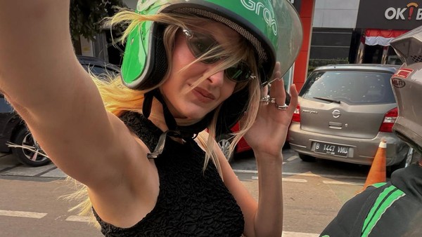 Momen Astrid S ke Jakarta, Sempat Naik Ojol