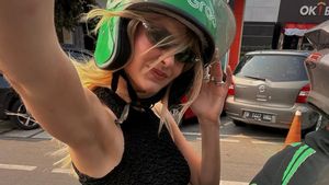 Momen Astrid S ke Jakarta, Sempat Naik Ojol