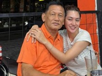 Berlliana Lovell Luapkan Perasaan Usai Ayah Meninggal