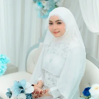 Menurut sumber terdekat yang juga mantan rekan setim Abdah, gambar tersebut benar diambil dari upacara pernikahan mereka yang baru saja berlangsung. Namun, sumber tidak memberikan informasi lebih lanjut mengenai tanggal atau lokasinya. Foto: Instagram @azimpictures