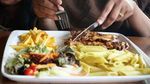 8 Etiket Makan Unik di Berbagai Negara dari Aturan Kopi hingga Beri Tip