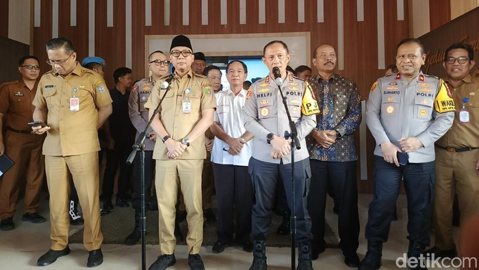 Gubernur dan Kapolda Lampung saat press conference tentang konflik agraria