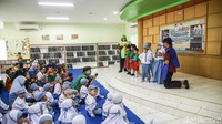 Dalam kegiatan tersebut, anak-anak diajak mengikuti berbagai aktivitas literasi, mulai dari membaca buku, mendengarkan dongeng, hingga mengikuti kegiatan edukasi yang dikemas secara interaktif.  