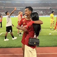 Gaya Inka Andestha Dukung Arhan di SUGBK, Pamer Kemesraan Usai Persija Menang