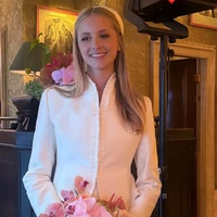 Isabel sendiri bukan orang baru di dunia fashion. Ia merupakan putri Christopher Getty, cucu taipan minyak J. Paul Getty yang pernah menjadi orang terkaya di dunia. Ibunya, Pia Getty, merupakan salah satu dari Miller bersaudara yang dikenal sebagai sosialita New York pada era 1980-an. Foto: dok. Instagram Isabel Getty