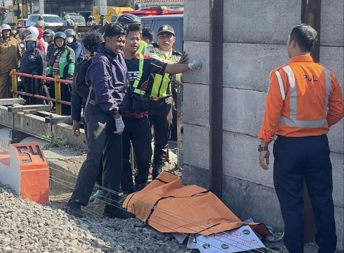 Jenazah lansia yang tewas tertabrak kereta di Sidoarjo