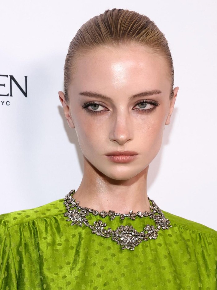Kai Schreiber, anak Naomi Watts, raih penghargaan Breakthrough Model of the Year.