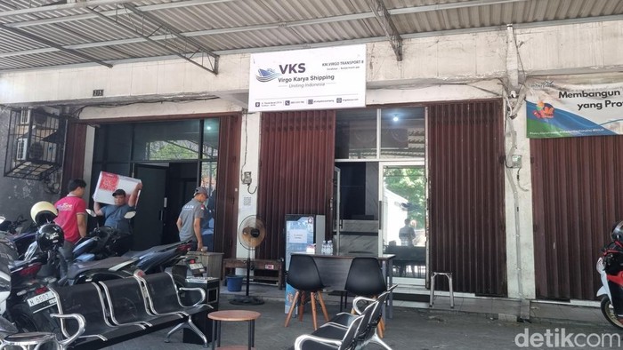 Kantor PT VKS, pemilik kapal Virgo Transport 8 yang terbalik dan tenggelam di Laut Jawa.