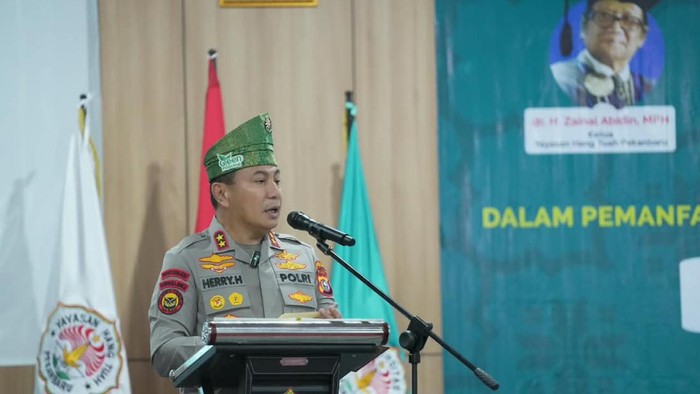Kapolda Riau Irjen Pol Herry Heryawan mengisi kuliah umum di Universitas Hang Tuah, Senin (14/9/2026).
