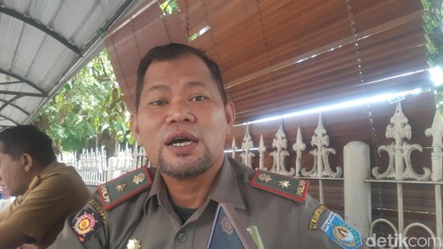 Kasatpol PP Kota Mataram, Irwan Rahadi, diwawancarai, Senin (14/9/2026).