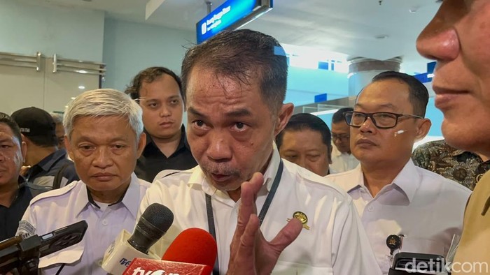 Kepala KSOP Tanjung Perak Surabaya Agustinus Maun.