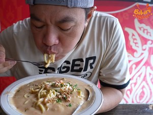 Seru! Melki Kulineran di Palembang, Cicip Mie Celor dan Pempek Legendaris