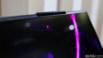 Panel PureSight Pro Color Accurate Displays, memberikan standar cakupan warna luas yang konsisten untuk kebutuhan color grading dan ilustrasi digital profesional. Foto: Rifki Afifan Pridiasto/detikFoto