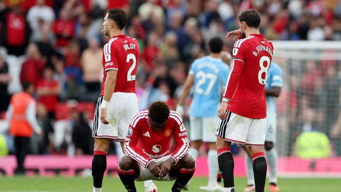 Soccer Football - Premier League - Manchester United v Manchester City - Old Trafford, Manchester, Britain - September 13, 2026 Manchester Uniteds Kobbie Mainoo looks dejected after the match REUTERS/Scott Heppell EDITORIAL USE ONLY. NO USE WITH UNAUTHORIZED AUDIO, VIDEO, DATA, FIXTURE LISTS, CLUB/LEAGUE LOGOS OR LIVE SERVICES. ONLINE IN-MATCH USE LIMITED TO 120 IMAGES, NO VIDEO EMULATION. NO USE IN BETTING, GAMES OR SINGLE CLUB/LEAGUE/PLAYER PUBLICATIONS. PLEASE CONTACT YOUR ACCOUNT REPRESENTATIVE FOR FURTHER DETAILS..
