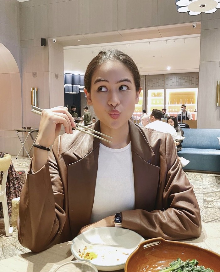 Potret Seru Maudy Ayunda saat Kulineran di Malaysia hingga Paris