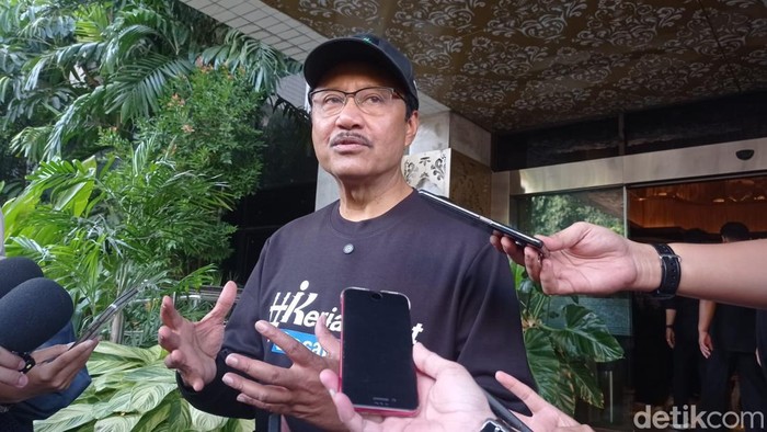 Mensos Saifullah Yusuf (Gus Ipul) mengatakan Presiden Prabowo Subianto mendorong dibuatnya digitalisasi bantuan sosial (bansos). (Sohnya NR/detikcom)