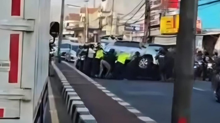 Mobil terbalik di Bogor (dok. Istimewa)