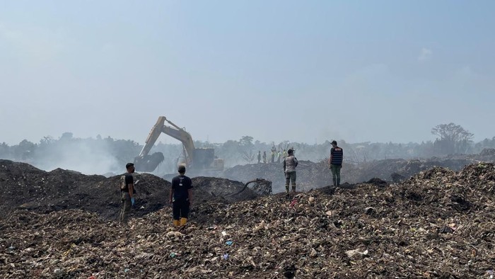 Pemadaman TPAS Galuga Dikebut Jelang Groundbreaking Olah Sampah Jadi Listrik dan Minyak