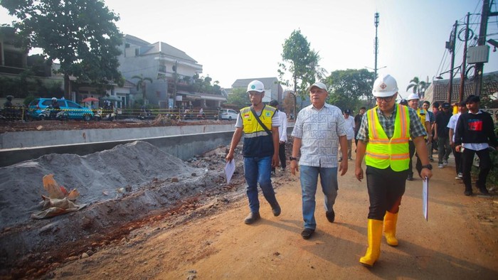 Perkuat PengeanBanjir, Pemkot Tangsel Bangun Turap 204 Meter di Ciputat