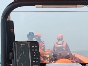 Pencarian Rombongan Jurnalis Hilang di Selat Sunda Terkendala Kabut