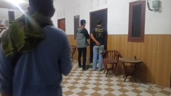Penggerebekan kades di Pasuruan