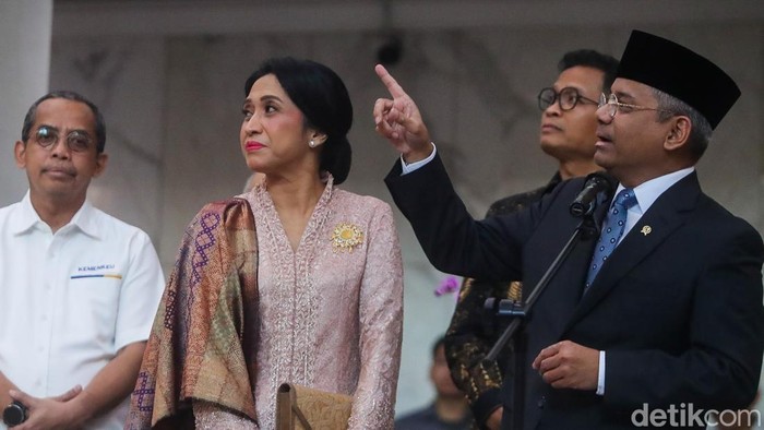 Lanjutkan Tugas dan Jaga Kepercayaan Menteri Keuangan Suahasil Nazara saat memberikan keterangan kepada media di Gedung Kementerian Keuangan, Jakarta, Senin (14/9/2026).