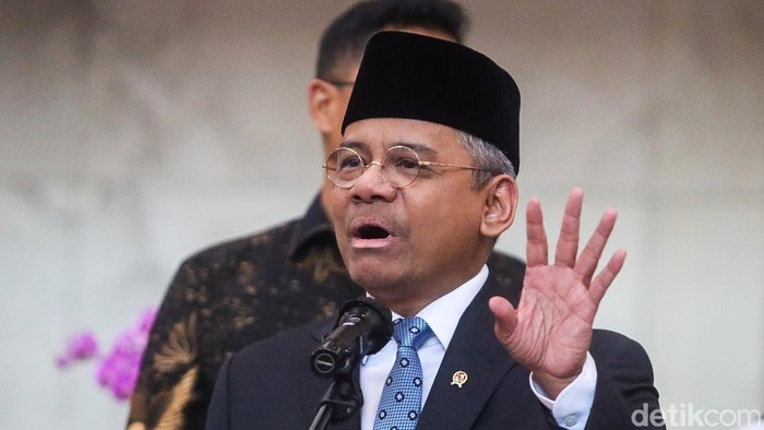 Menteri Keuangan Suahasil Nazara saat memberikan keterangan kepada media di Gedung Kementerian Keuangan, Jakarta, Senin (14/9/2026).