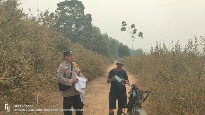 Polisi melakukan sosialisasi kepada masyarakat untuk pencegahan karhutla
