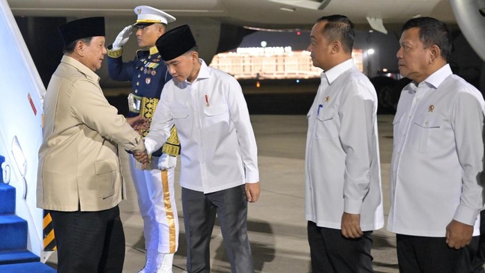 Presiden Prabowo Subianto tiba di tanah air usai kunjungan dari India.