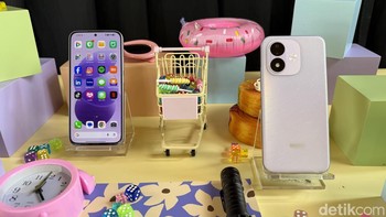 Redmi Note 17 dan Redmi Note 17 5G memiliki spesifikasi dan desain yang mirip, hanya berbeda di dukungan jaringannya saja. Ponsel ini dibekali baterai 7.700 mAh dengan pengisian cepat 45W. Foto: Virgina Maulita Putri/detikINET
