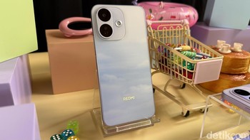 Beralih ke Redmi Note 17 Pro. Ponsel ini akan hadir dalam pilihan warna Sky Blue dengan efek langit berwarna biru. Foto: Virgina Maulita Putri/detikINET