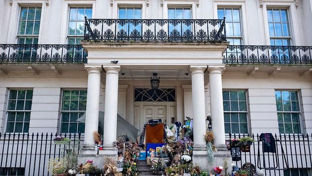 Rumah Termahal di Inggris LONDON, ENGLAND - SEPTEMBER 14: A general view of 2-8a Rutland Gate on September 14, 2012 in London, England. The property was the former residence of Sultan bin Abdulaziz, the crown prince of Saudi Arabia, and is thought to be the most expensive home ever to go on the market in Britain valued at £300 Million GBP. (Photo by Dan Kitwood/Getty Images)