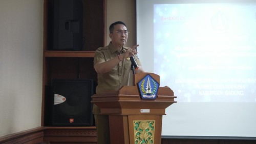 Sekda Surya Suamba membuka Pelatihan Manajemen Sistem Pemerintahan Berbasis Elektronik (SPBE) di Ruang Samasta BKPSDM Kabupaten Badung, Senin (14/9/2026). (Dok. Pemkab Badung)