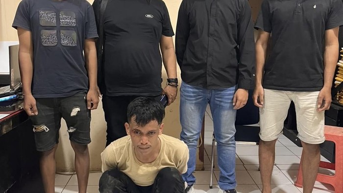 Seorang pria di Bone, Sulsel, ditangkap setelah menganiaya dan membakar istrinya akibat cemburu.