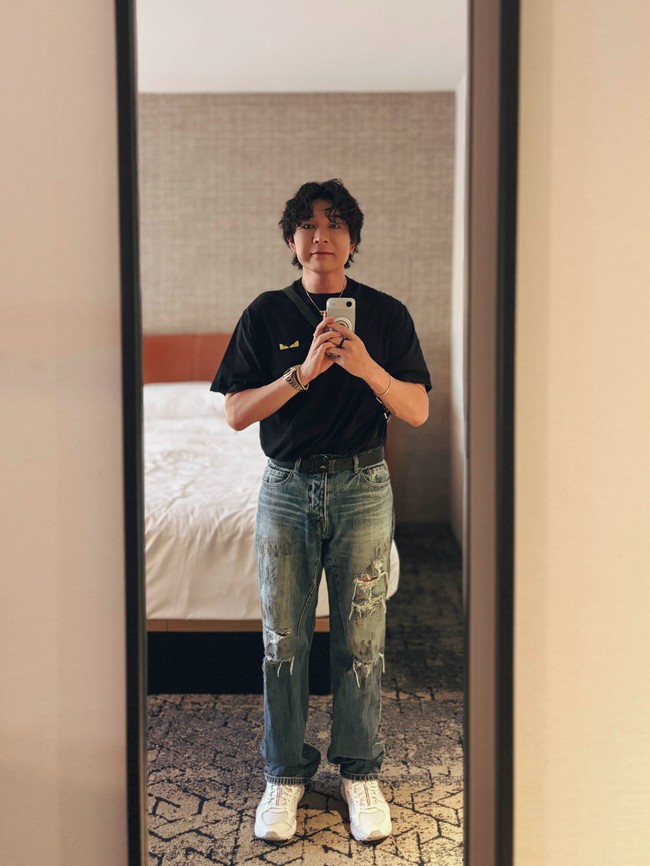 Melalui akun Instagram pribadinya @earlyboysd, Shindong Super Junior membagikan sederet fotonya saat menghadiri BlizzCon, festival game tahunan yang diadakan di Amerika Serikat. Acara tersebut turut dihadiri kelima personel girl group LE SSERAFIM, yang tampil sebagai headliner. Foto: dok. Instagram @earlyboysd