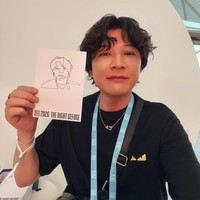 Secara khusus, perhatian netizen tertuju pada penampilan Shindong yang terlihat lebih tirus dari biasanya. Tak hanya pipi chubby yang menghilang. Tubuh personel Super Junior itu lebih ramping. Foto: dok. Instagram @earlyboysd