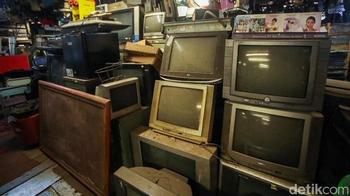 Surga Barang Bekas! Mall Rongsok Depok Penuh Benda Jadul Mall Rongsok di Depok, Jawa Barat, menjadi salah satu tujuan menarik bagi masyarakat nan doyan berburu peralatan bekas, vintage, hingga benda-benda jadul. Tempat ini menawarkan suasana berbeda dari pusat perbelanjaan pada umumnya.
