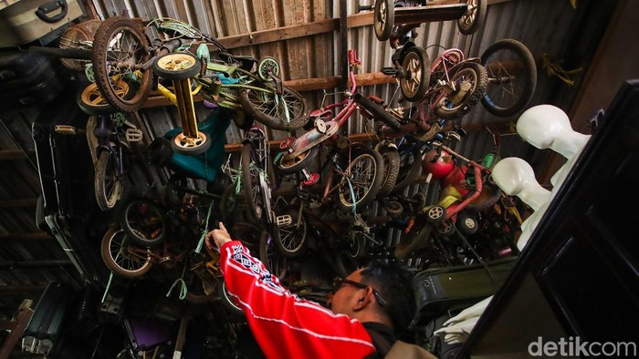 Surga Barang Bekas! Mall Rongsok Depok Penuh Benda Jadul Mall Rongsok di Depok, Jawa Barat, menjadi salah satu tujuan menarik bagi masyarakat nan doyan berburu peralatan bekas, vintage, hingga benda-benda jadul. Tempat ini menawarkan suasana berbeda dari pusat perbelanjaan pada umumnya.