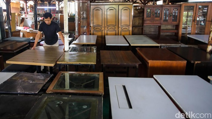 Surga Barang Bekas! Mall Rongsok Depok Penuh Benda Jadul Mall Rongsok di Depok, Jawa Barat, menjadi salah satu tujuan menarik bagi masyarakat nan doyan berburu peralatan bekas, vintage, hingga benda-benda jadul. Tempat ini menawarkan suasana berbeda dari pusat perbelanjaan pada umumnya.