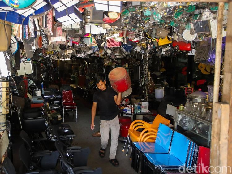 Surga Barang Bekas! Mall Rongsok Depok Penuh Benda Jadul
