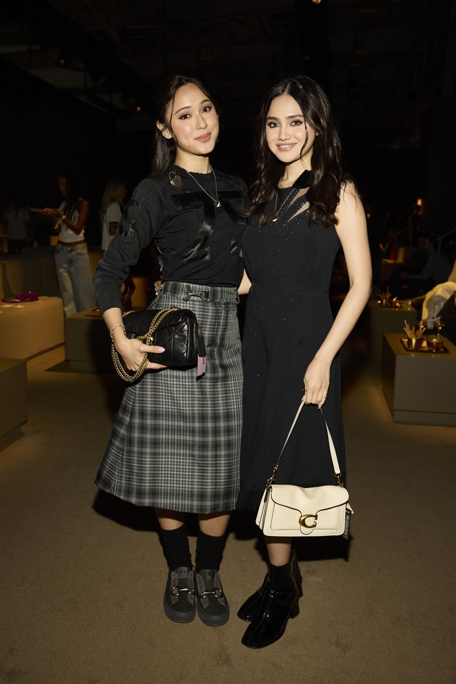 Brand fashion Coach menampilkan koleksi terbaru untuk Spring 2027 di Basketball City, New York. Fashion show ini merupakan bagian dari pekan mode New York Fashion Week pada Rabu (9/9/2026). Foto: Dok. Coach