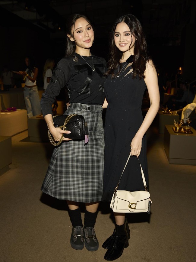 Adu Gaya Syifa Hadju-Yasmin Napper Eksis di Fashion Show Coach, New York