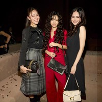 Keduanya juga foto bareng SOYEON, penyanyi dan rapper asal Korea Selatan. Foto: Dok. Coach