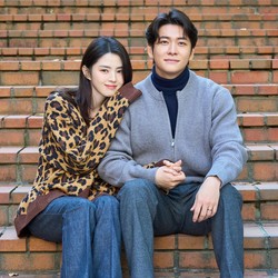 Potret Kang Tae Oh Jadi Suami Han So Hee di The Intern