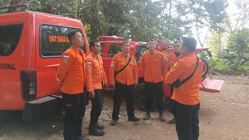 Tim SARMataram ketika melakukan persiapan proses evakuasi turis China yang terjatuh di Gunung Rinjani, Lombok, NTB, Senin (14/9/2026). (Foto: Dok. SAR Mataram)