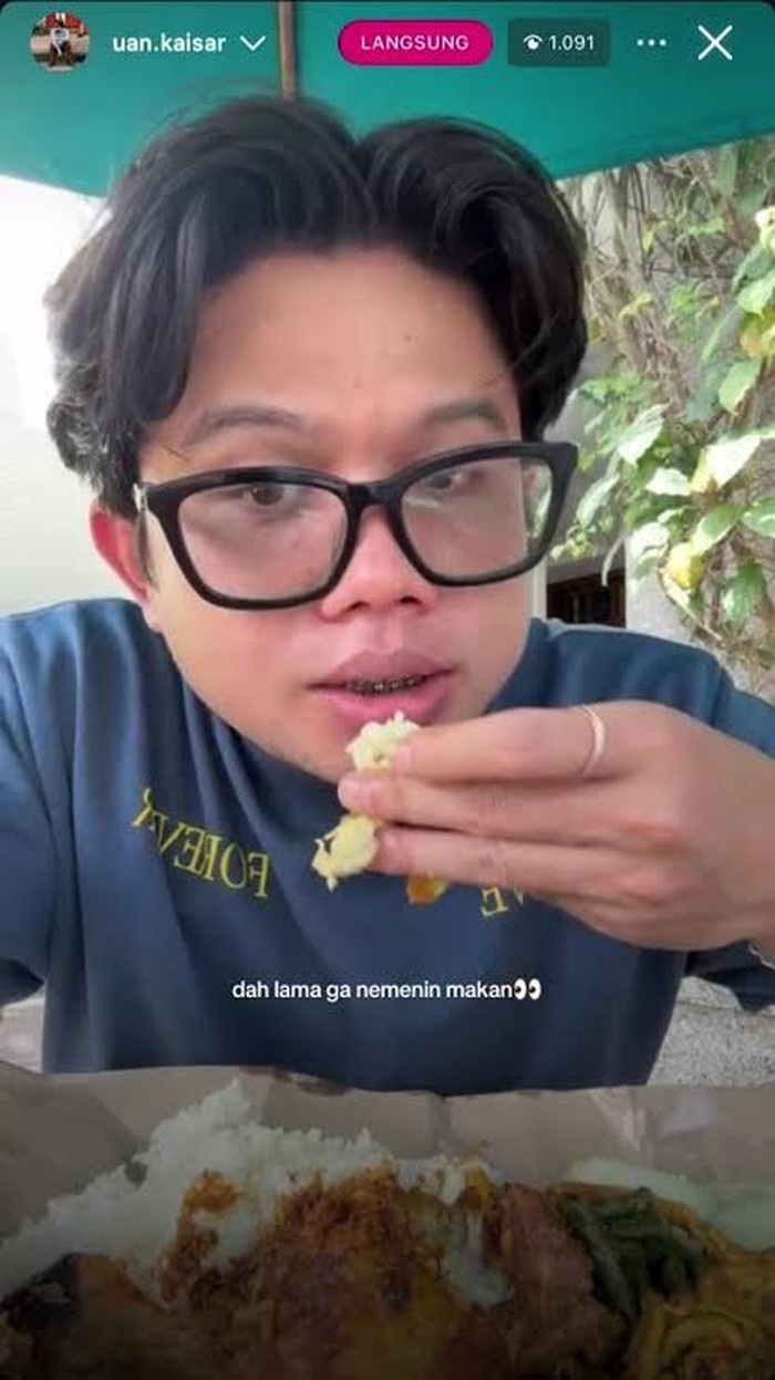Uan Kaisar Hobi Makan Sambil Live Streaming, Lahap Nasi Padang hingga Lele